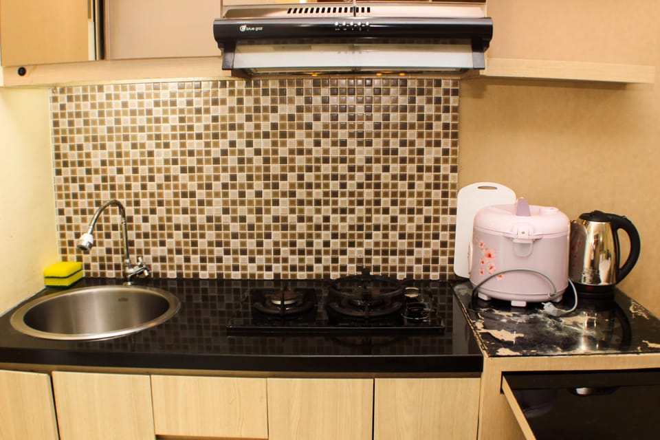 Apartment, 3 Bedrooms | Private kitchen | Fridge, cookware/dishes/utensils
