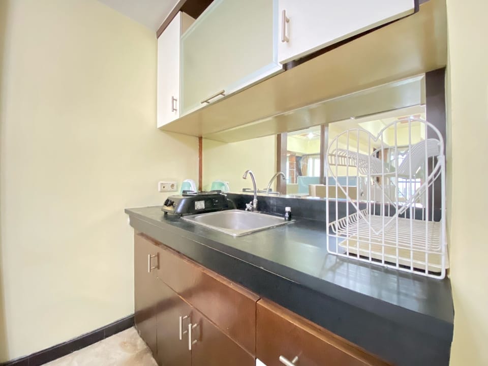 Apartment, 2 Bedrooms | Private kitchen | Fridge, cookware/dishes/utensils