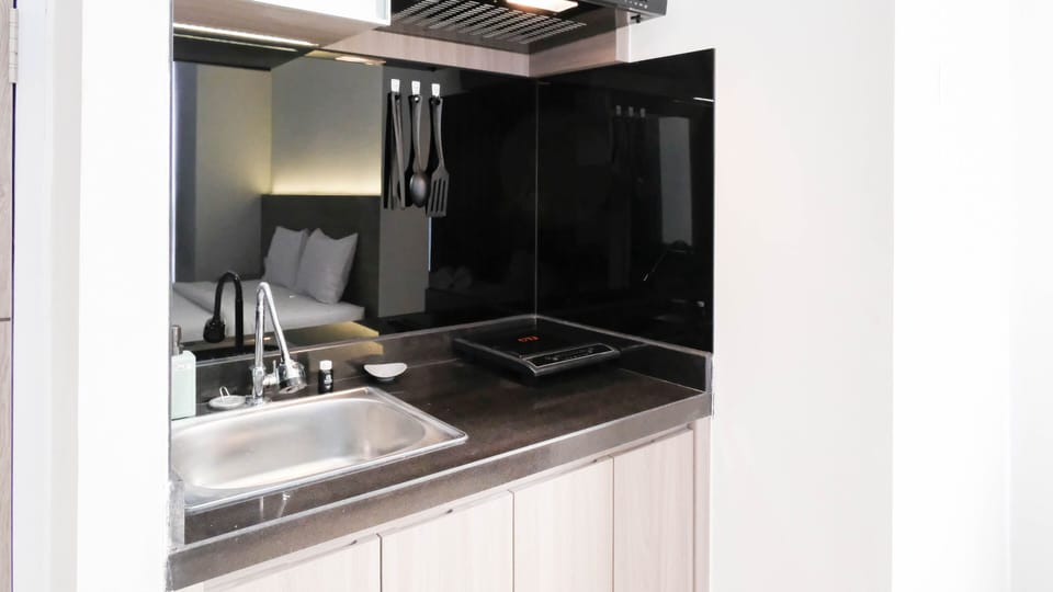 Apartment, 2 Bedrooms | Private kitchen | Fridge, cookware/dishes/utensils