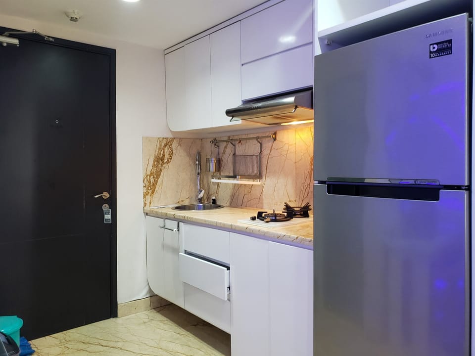Apartment, 2 Bedrooms | Private kitchen | Fridge, cookware/dishes/utensils