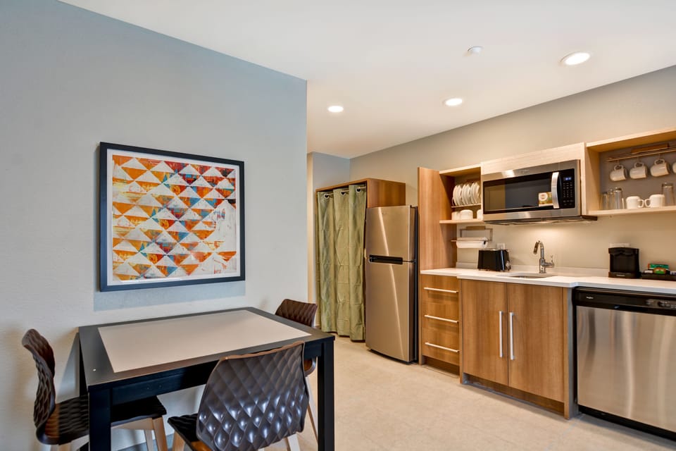 Suite, 1 Bedroom | Private kitchen | Coffee/tea maker