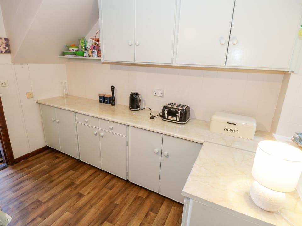 Dishwasher, electric kettle, toaster, cookware/dishes/utensils