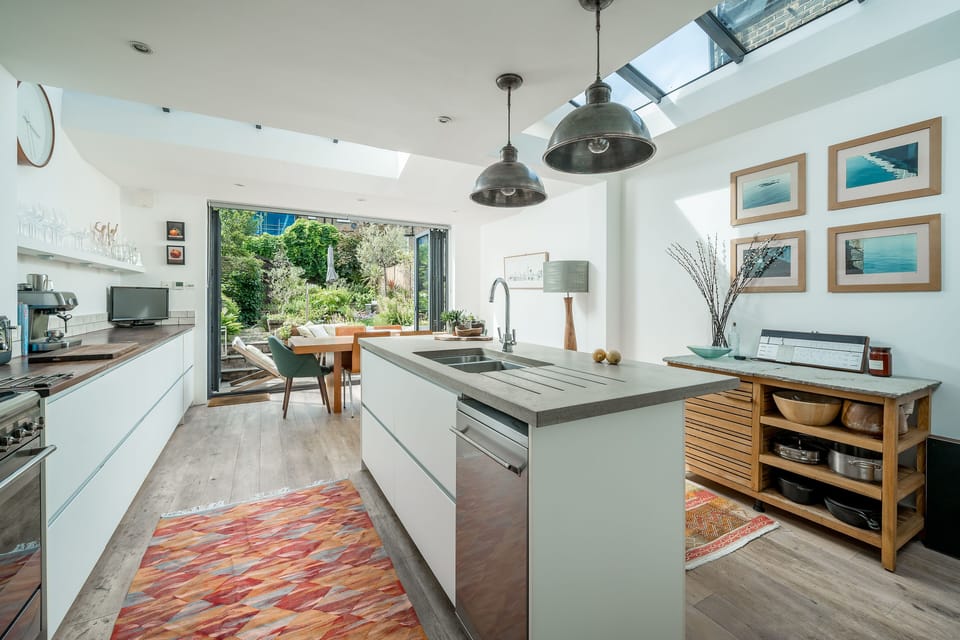 House, 2 Bedrooms | Private kitchen | Fridge, microwave, oven, stovetop