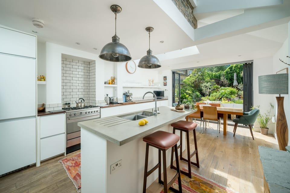 House, 2 Bedrooms | Private kitchen | Fridge, microwave, oven, stovetop