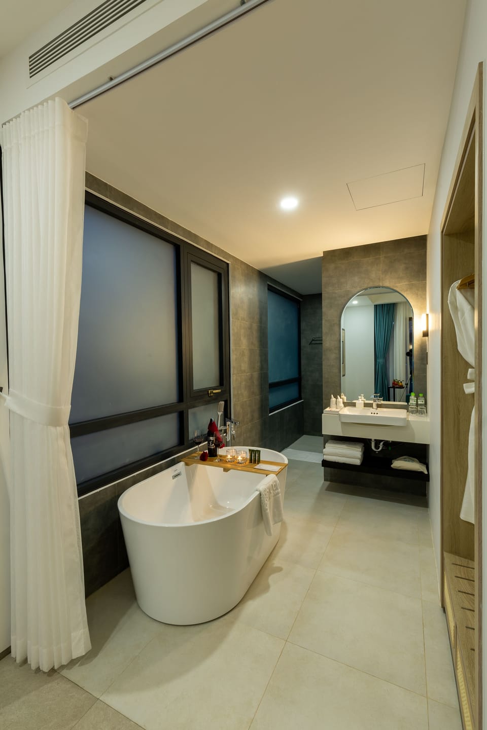 Suite, City View | Bathroom | Shower, hydromassage showerhead, designer toiletries, hair dryer