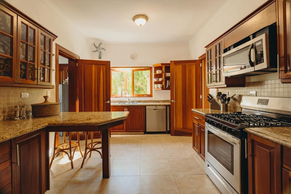 House, Smoking | 4 bedrooms, internet
