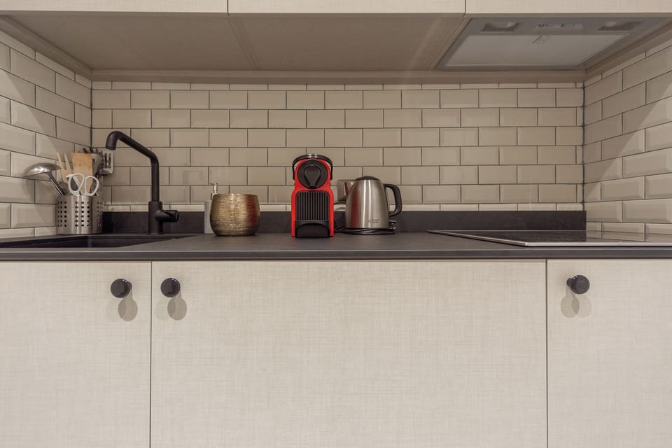 Mini-fridge, espresso maker, coffee/tea maker, electric kettle