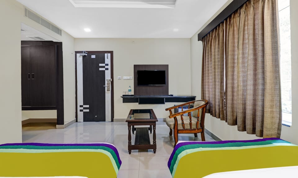 Deluxe Room | Desk, iron/ironing board