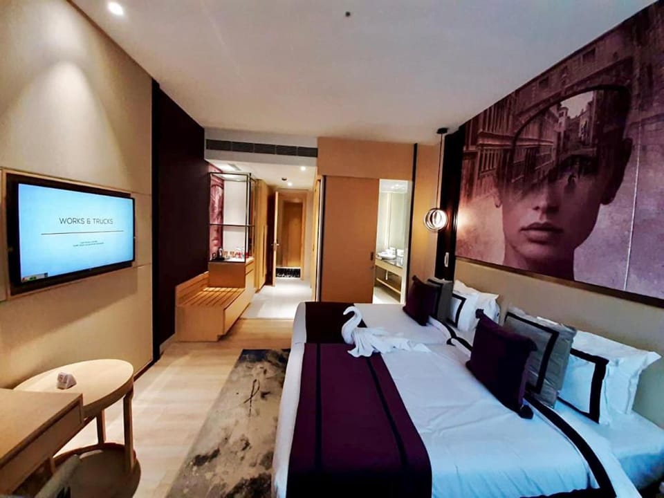 Superior Twin Room | Bathroom | Hair dryer, bathrobes, slippers, towels