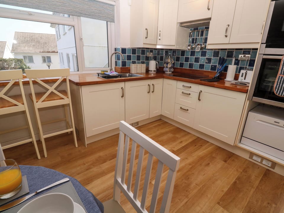 Cottage | Private kitchen | Fridge, dishwasher, electric kettle, toaster