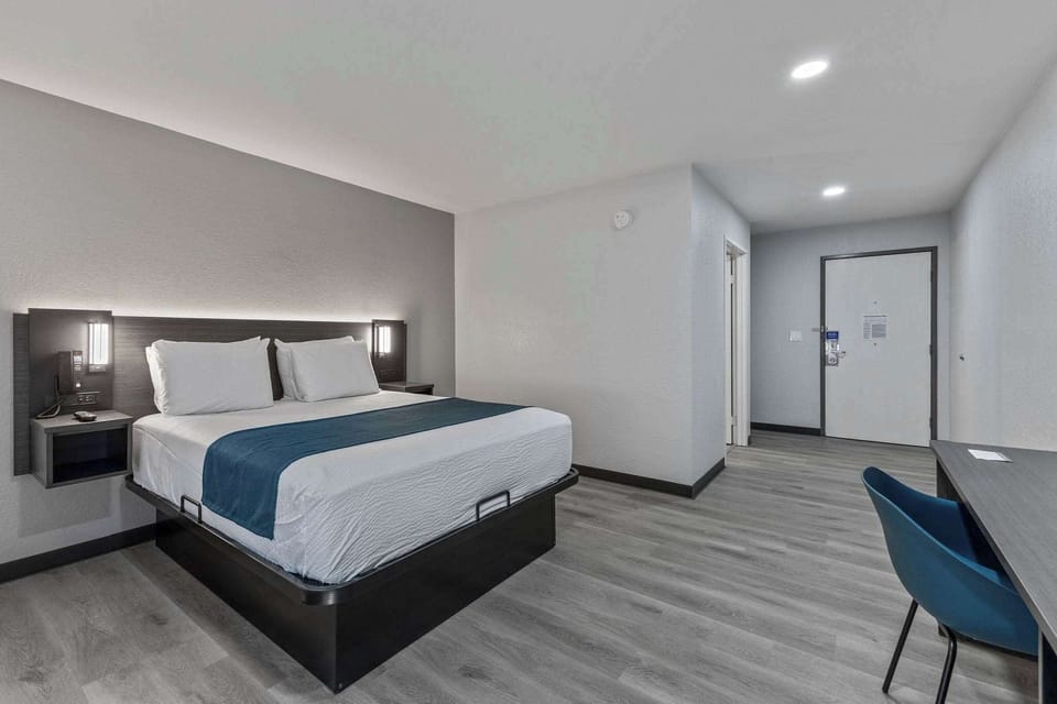 Desk, laptop workspace, free WiFi, bed sheets