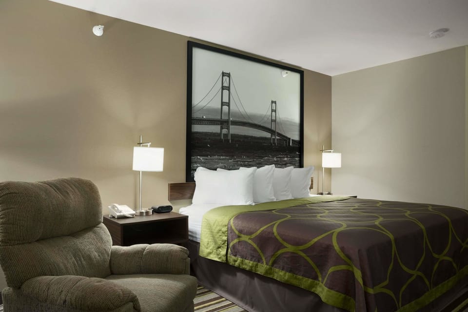 Standard Room, 1 King Bed | Desk, free cribs/infant beds, rollaway beds, free WiFi