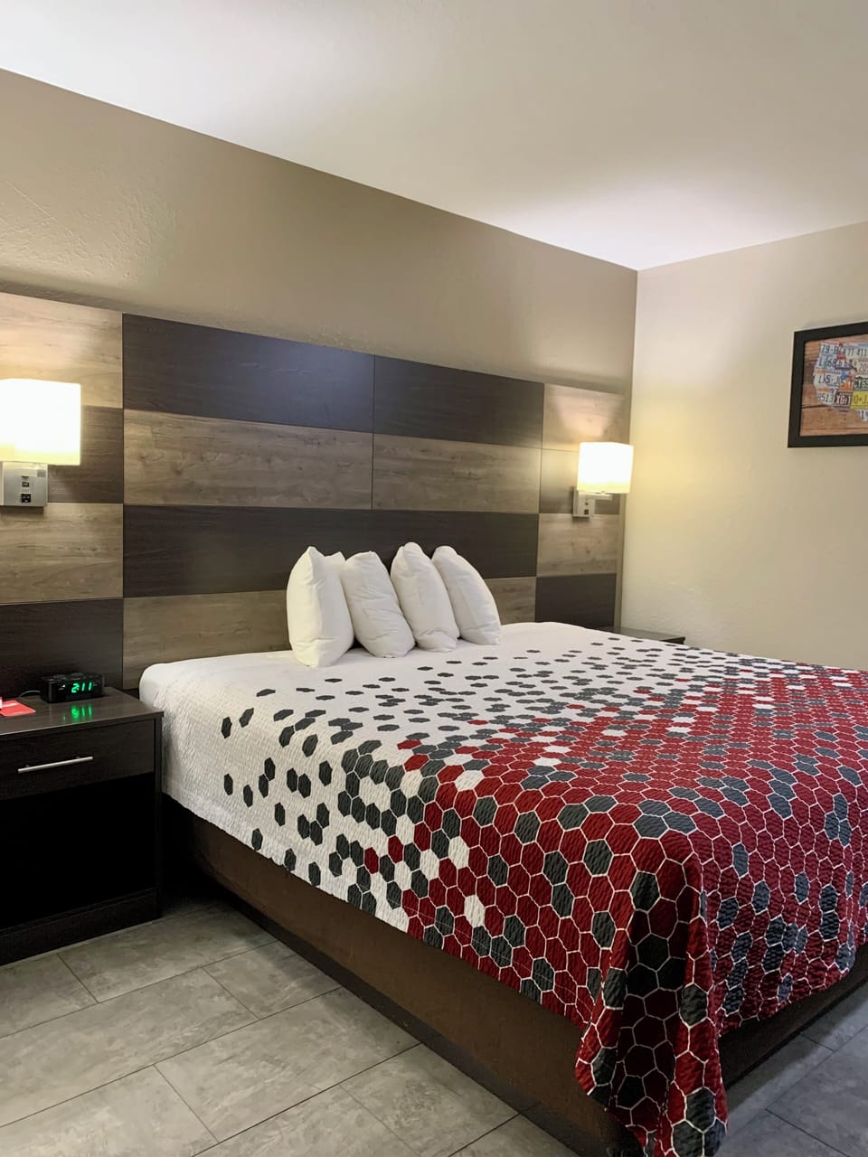 Standard Room, 1 King Bed, Non Smoking | Desk, blackout drapes, iron/ironing board, cribs (free)