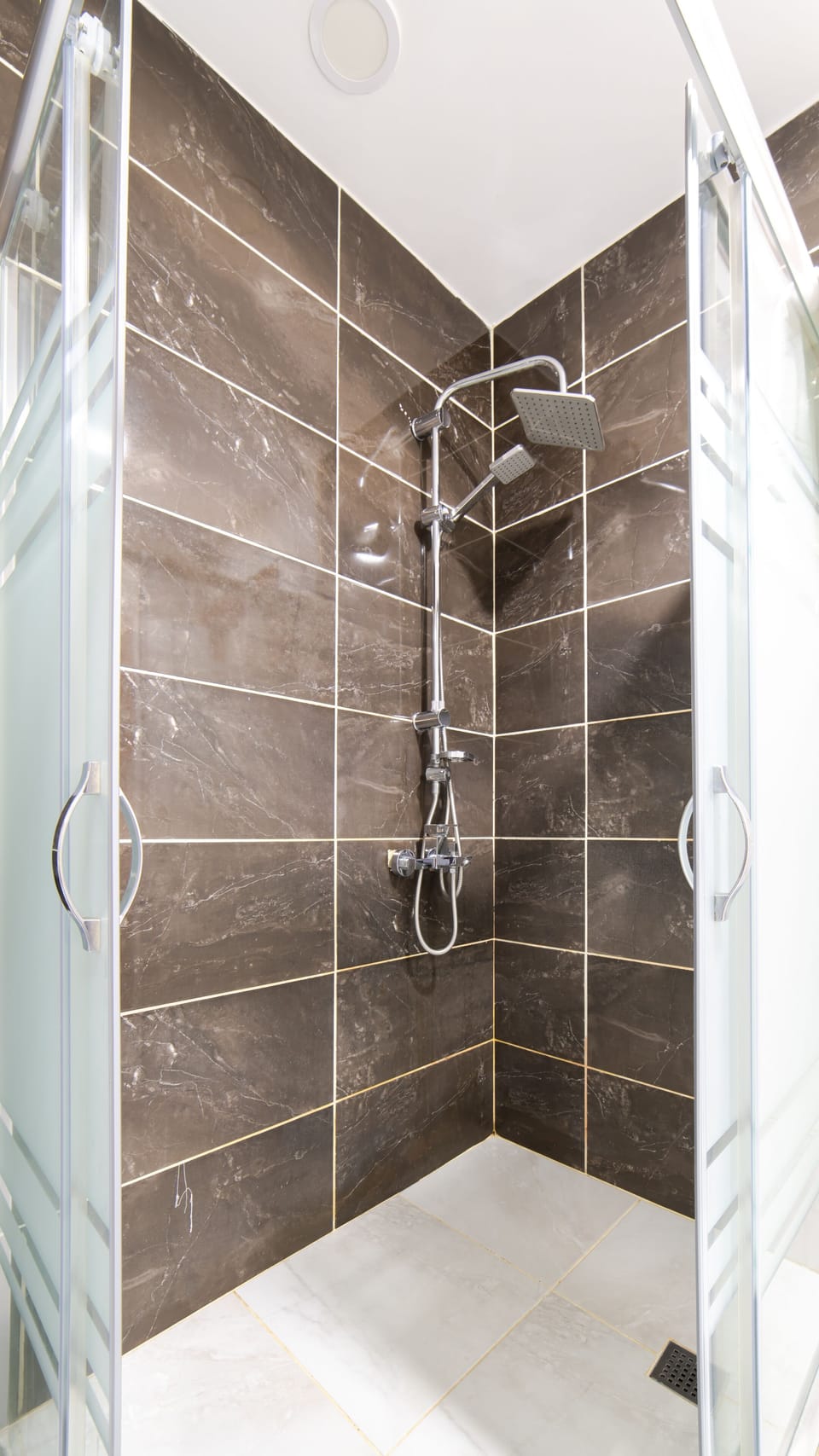 Standard Studio | Bathroom | Shower, rainfall showerhead, hair dryer, slippers