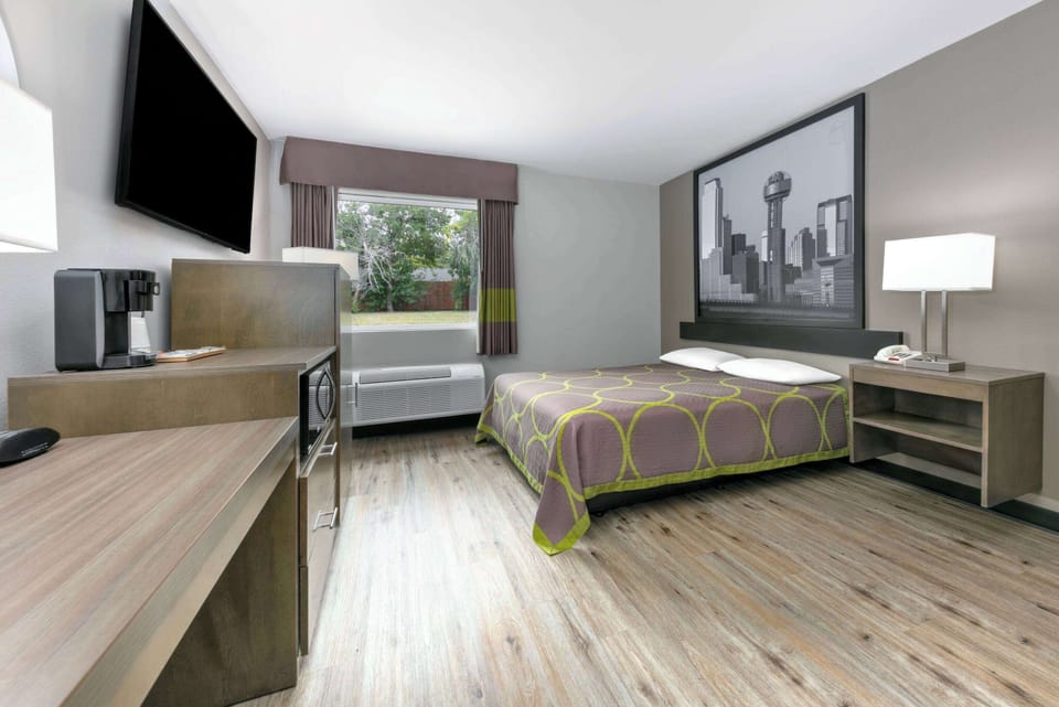 Room, 1 Queen Bed, Accessible, Non Smoking (Tub with Grab Bars) | Desk, laptop workspace, iron/ironing board, free cribs/infant beds