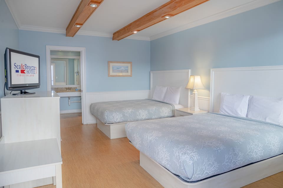 Two Queen Size Bed | Iron/ironing board, free WiFi, bed sheets