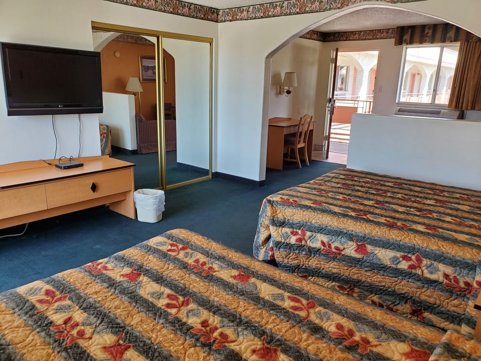 Business Suite, 2 Queen Beds, Mountain View | WiFi (free), bed sheets