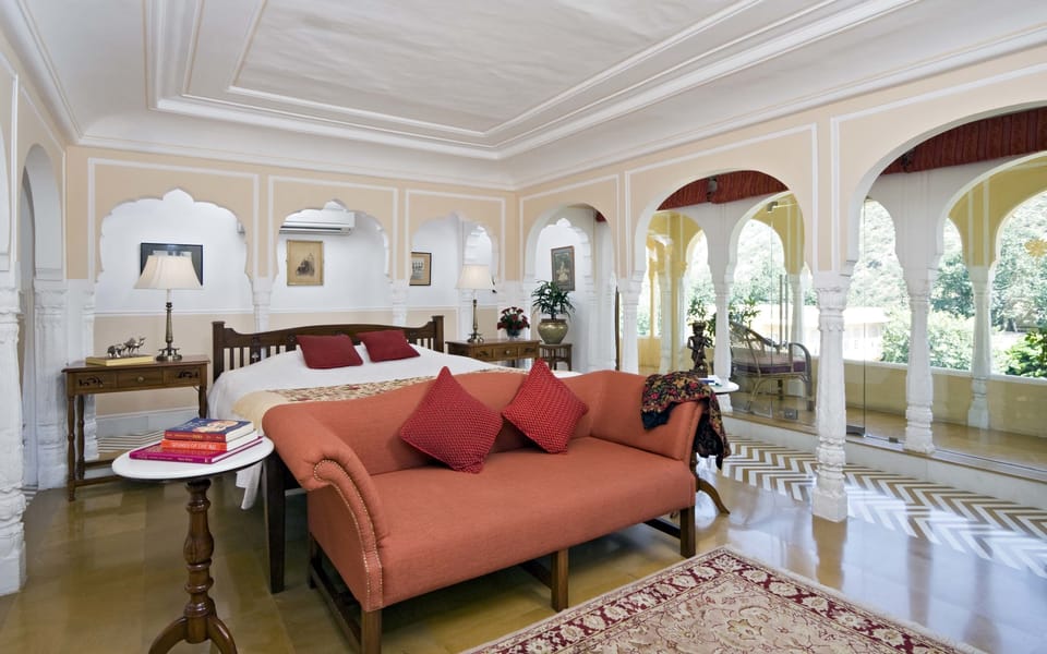 Deluxe Double Room | Living area | Flat-screen TV