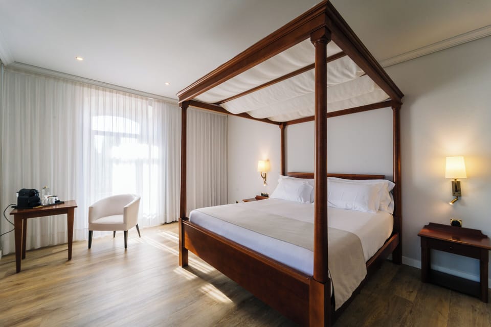 Junior Suite | Minibar, in-room safe, desk, laptop workspace