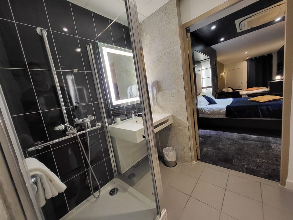 Deluxe Quadruple Room | Bathroom | Eco-friendly toiletries, hair dryer, towels