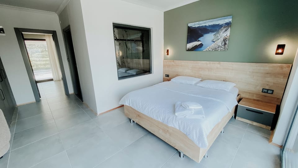 Deluxe Suite | Premium bedding, laptop workspace, soundproofing, free WiFi
