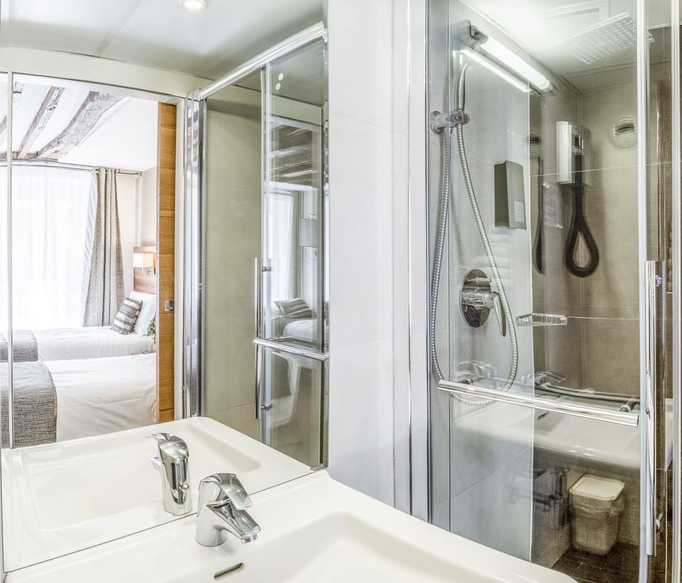 Rainfall showerhead, hair dryer, towels