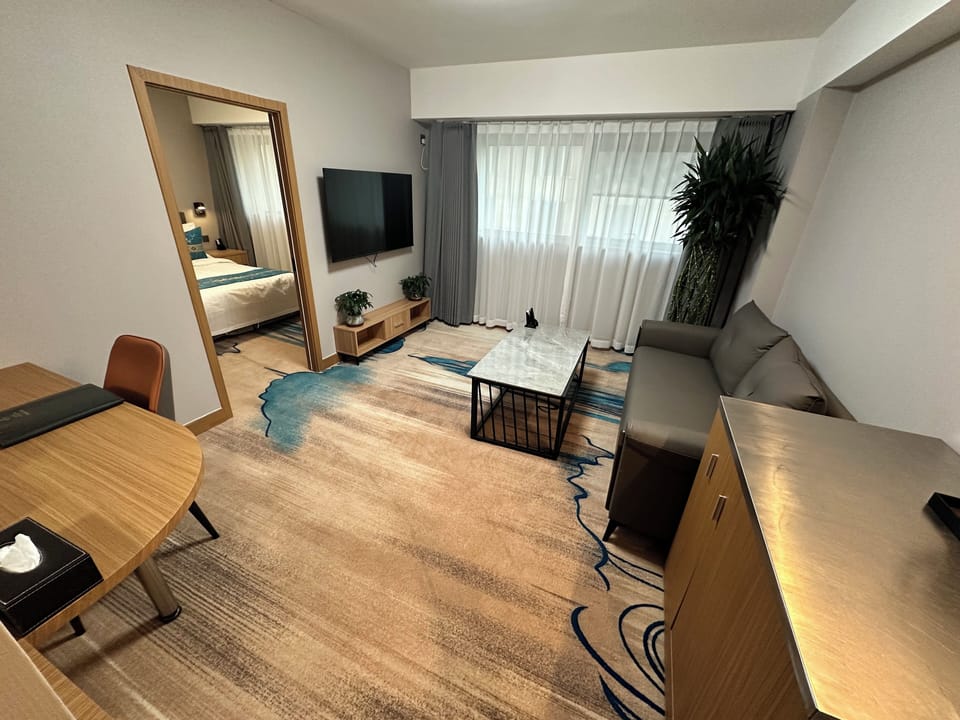 Business Suite (newly renovation) | Living area | 32-inch TV with digital channels