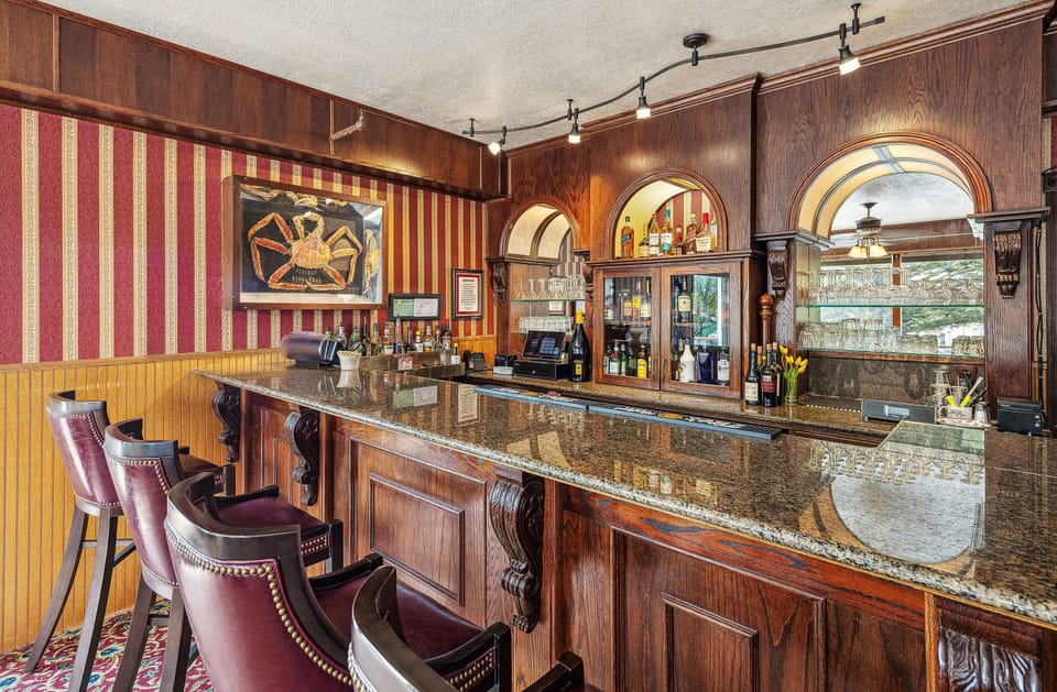 Dinner served, Fusion cuisine, alfresco dining 