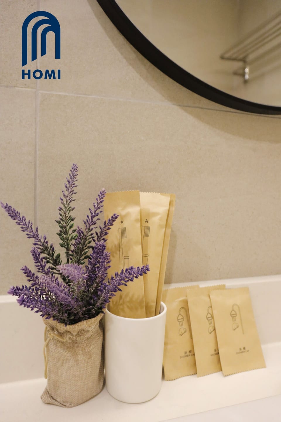 Family Room | Bathroom | Shower, hydromassage showerhead, free toiletries, hair dryer
