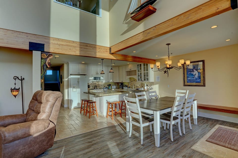 Condo, 3 Bedrooms, Kitchen, Bay View | Private kitchen | Mini-fridge, microwave, coffee/tea maker