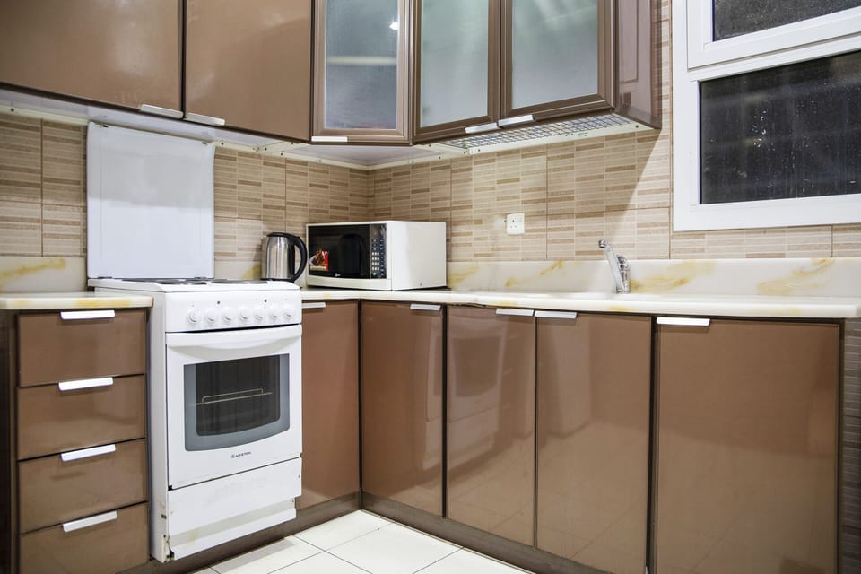 Apartment, 2 Bedrooms | Hypo-allergenic bedding, desk, soundproofing, free WiFi