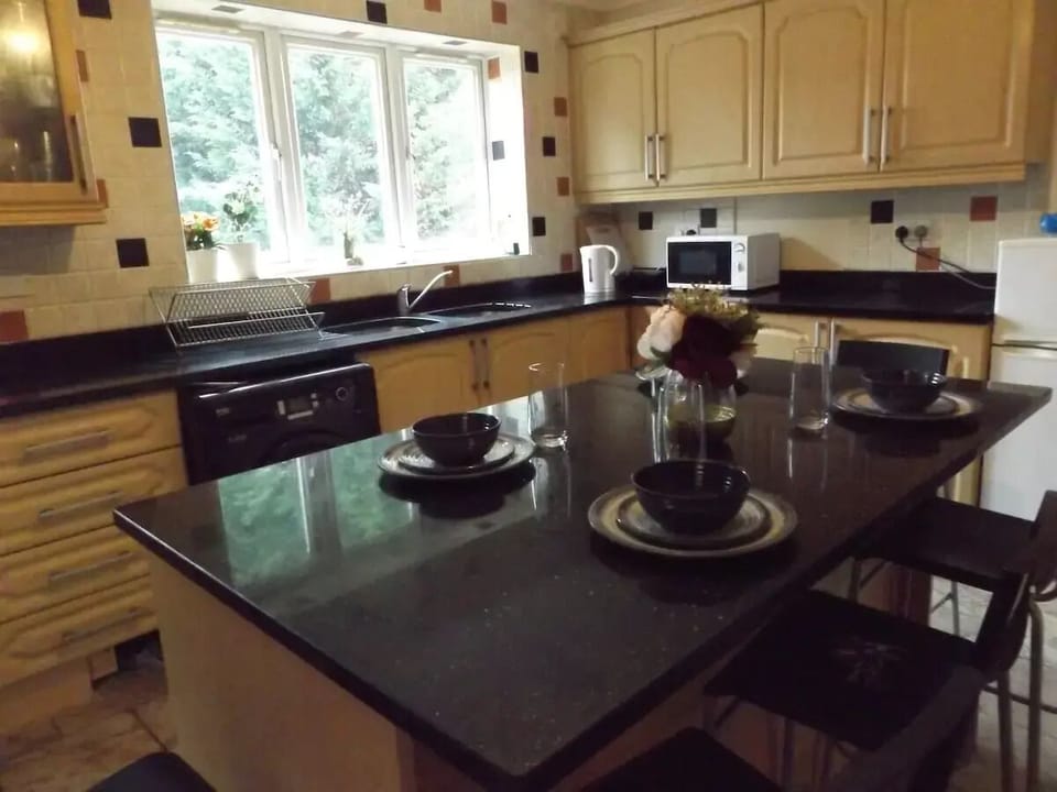 Microwave, oven, toaster, cookware/dishes/utensils