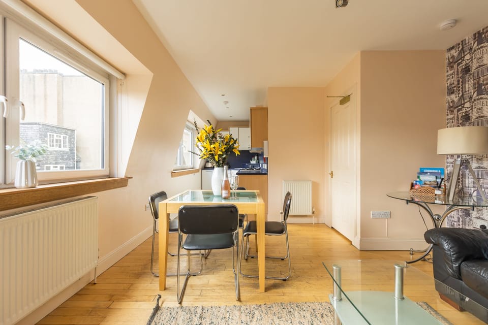 Deluxe Apartment, Private Bathroom, City View | Lounge