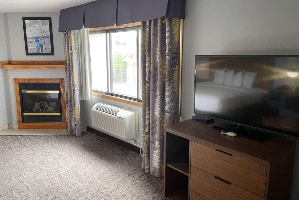 Desk, soundproofing, iron/ironing board, free cribs/infant beds