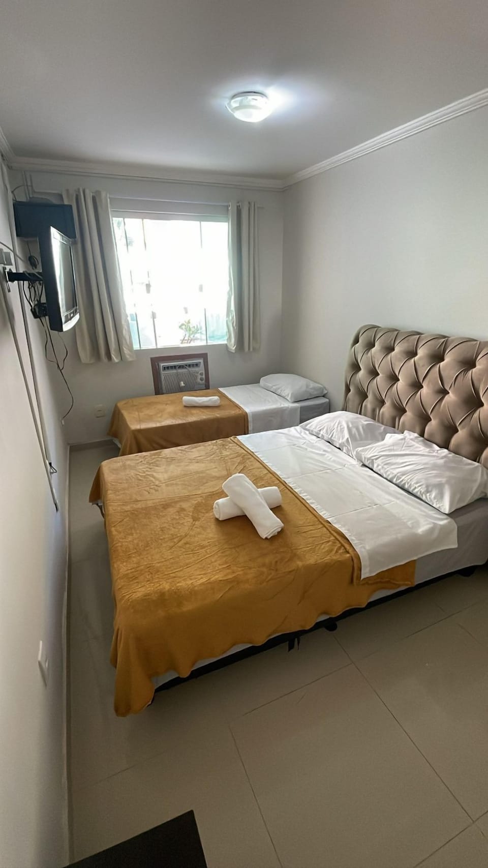Basic Room | Minibar, bed sheets