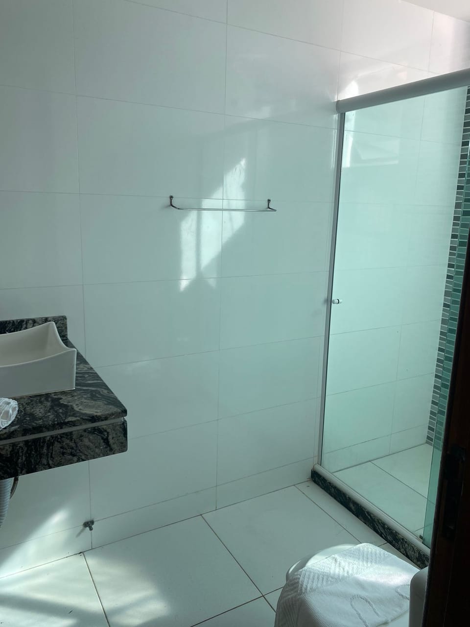 Basic Room | Bathroom | Shower, towels, soap, toilet paper