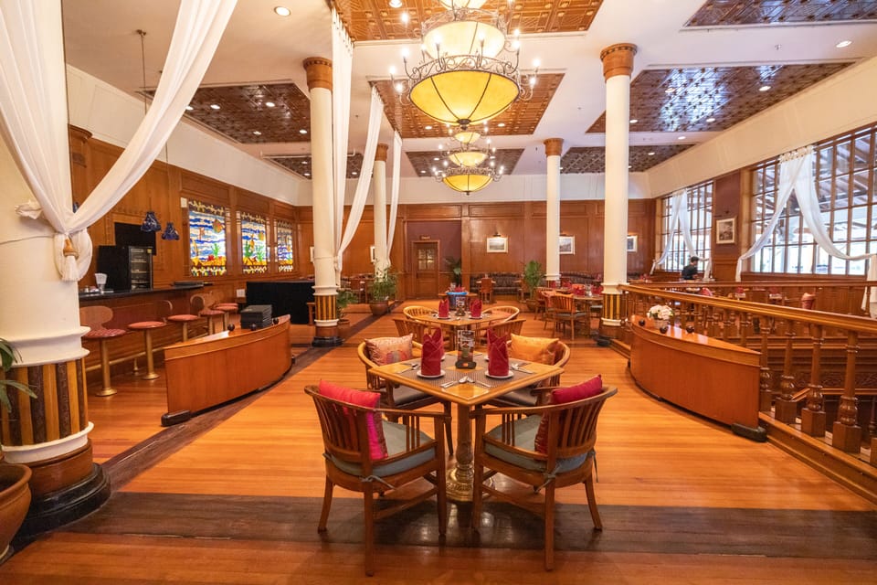 5 restaurants; breakfast, lunch, dinner, and brunch served