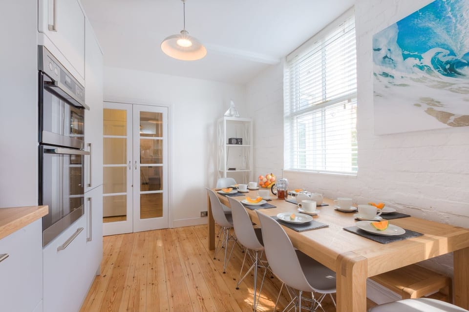 Fridge, dishwasher, electric kettle, toaster