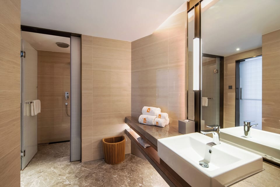 Family Room | Bathroom | Shower, free toiletries, slippers, towels