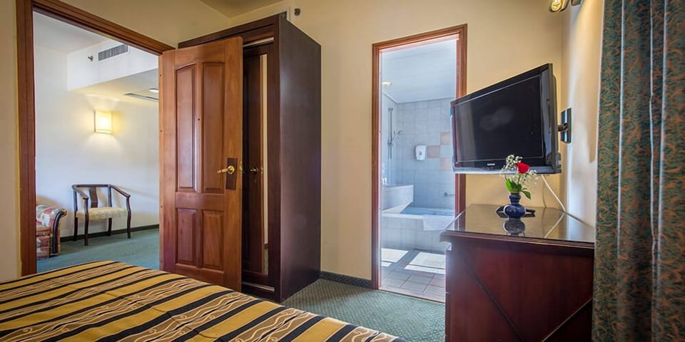 XXX Church Suite XXX | In-room safe, desk, cribs/infant beds, free WiFi