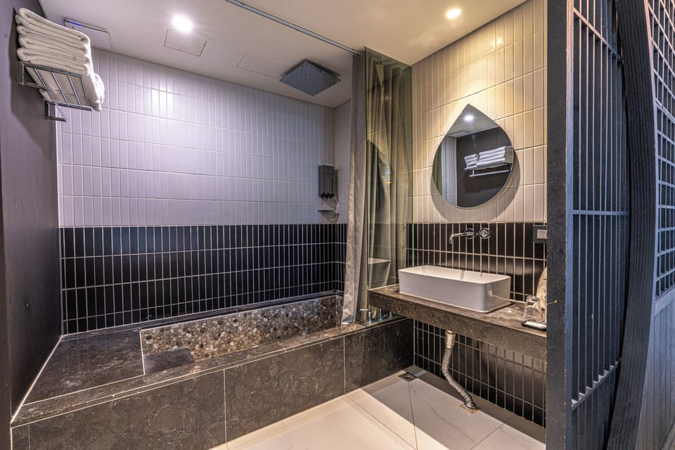 Family Room | Bathroom | Hair dryer, bathrobes, slippers, towels