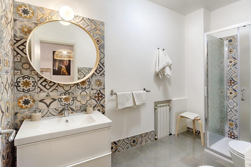 Shower, eco-friendly toiletries, hair dryer, bidet