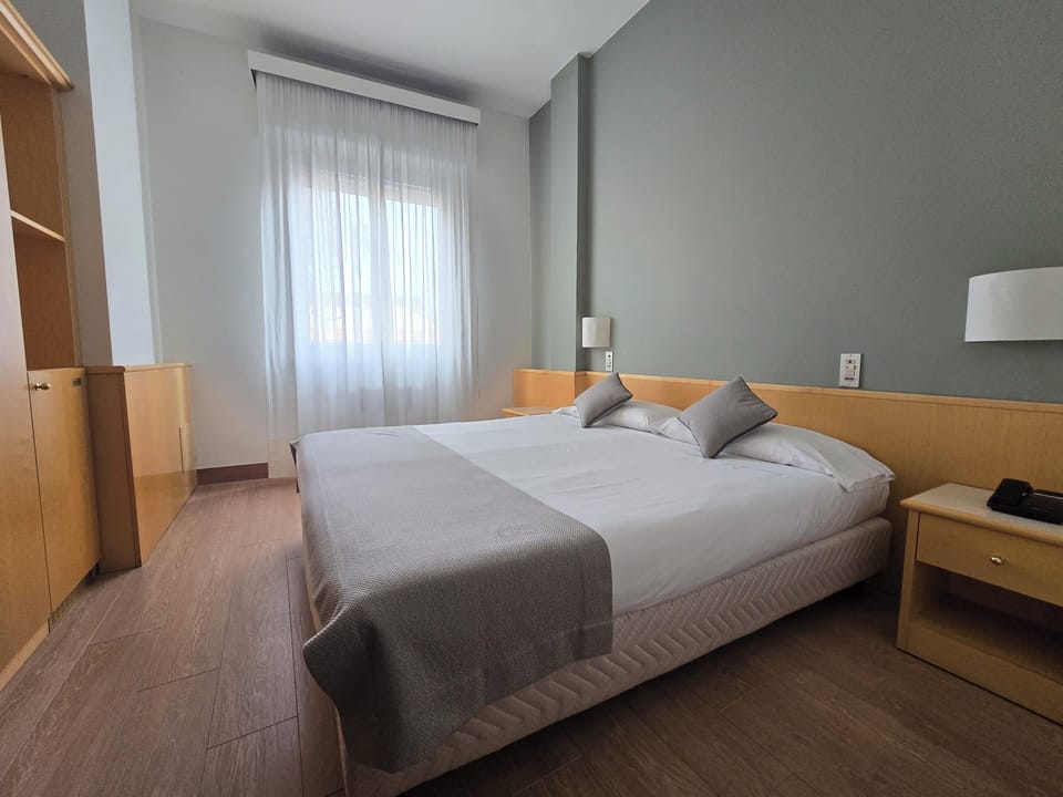 Down comforters, minibar, in-room safe, desk