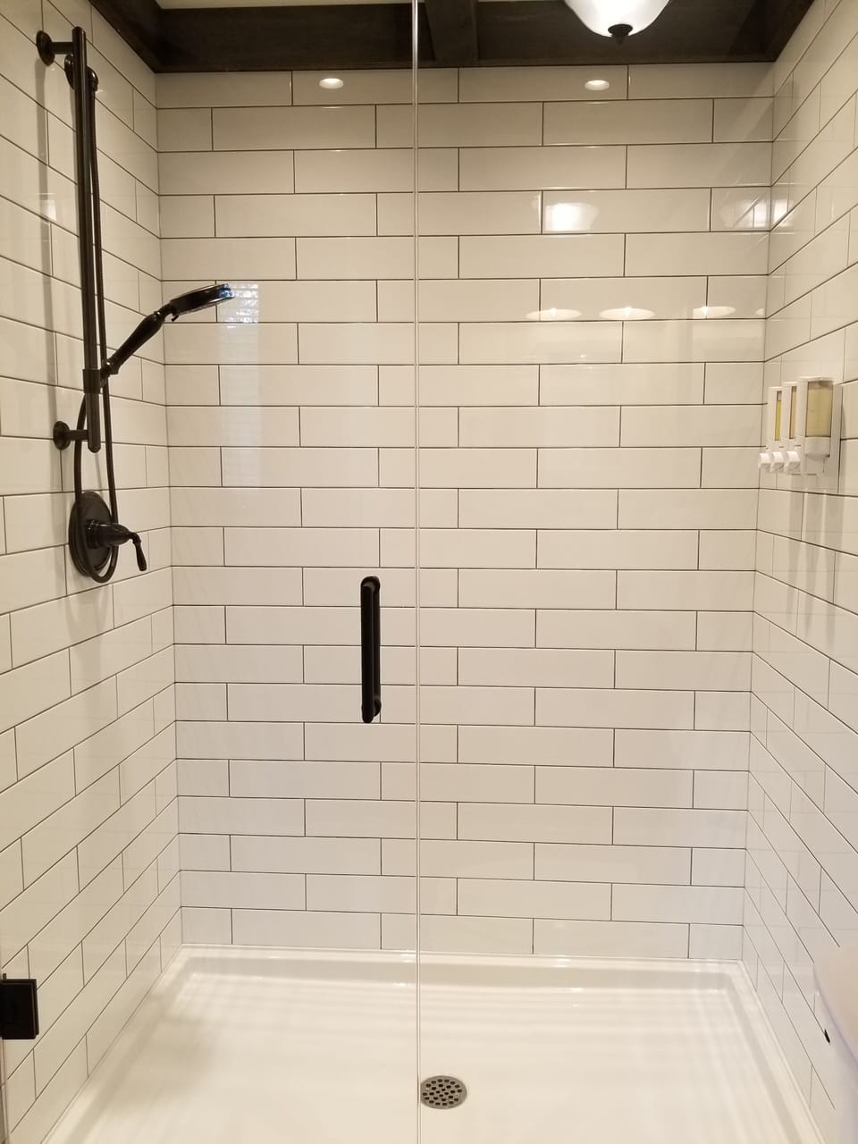 Grotto Mountain, 1 King Bed, 1st floor, A/C | Bathroom | Combined shower/tub, hair dryer, slippers, towels