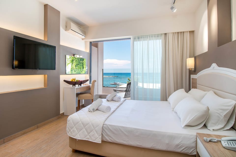Deluxe Room, Sea View | Premium bedding, minibar, desk, free cribs/infant beds