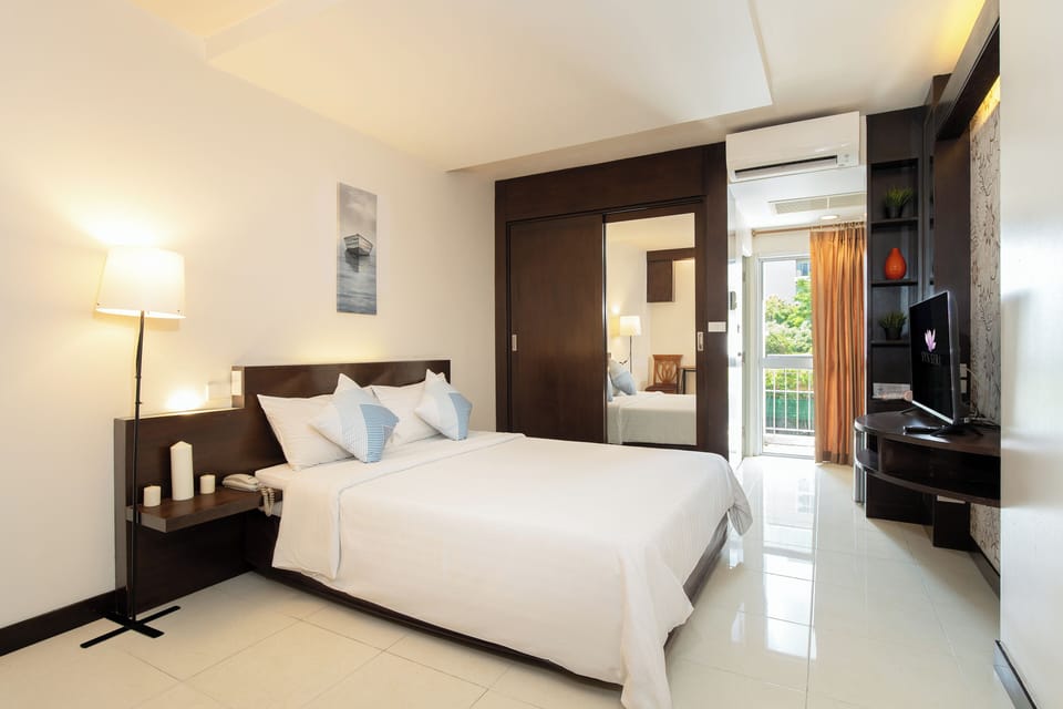 Deluxe Room | Blackout drapes, free WiFi, bed sheets
