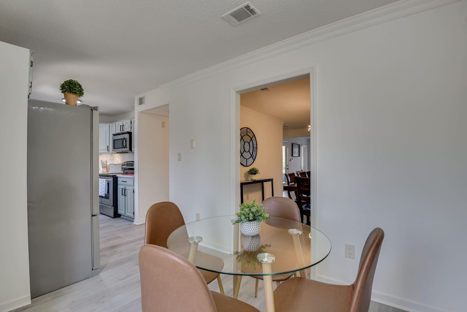 Signature Townhome, 3 Bedrooms, Balcony, River View | In-room dining