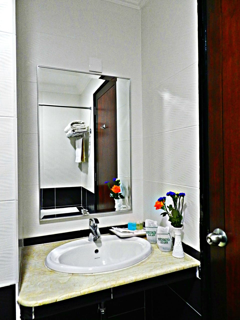 Bathroom sink