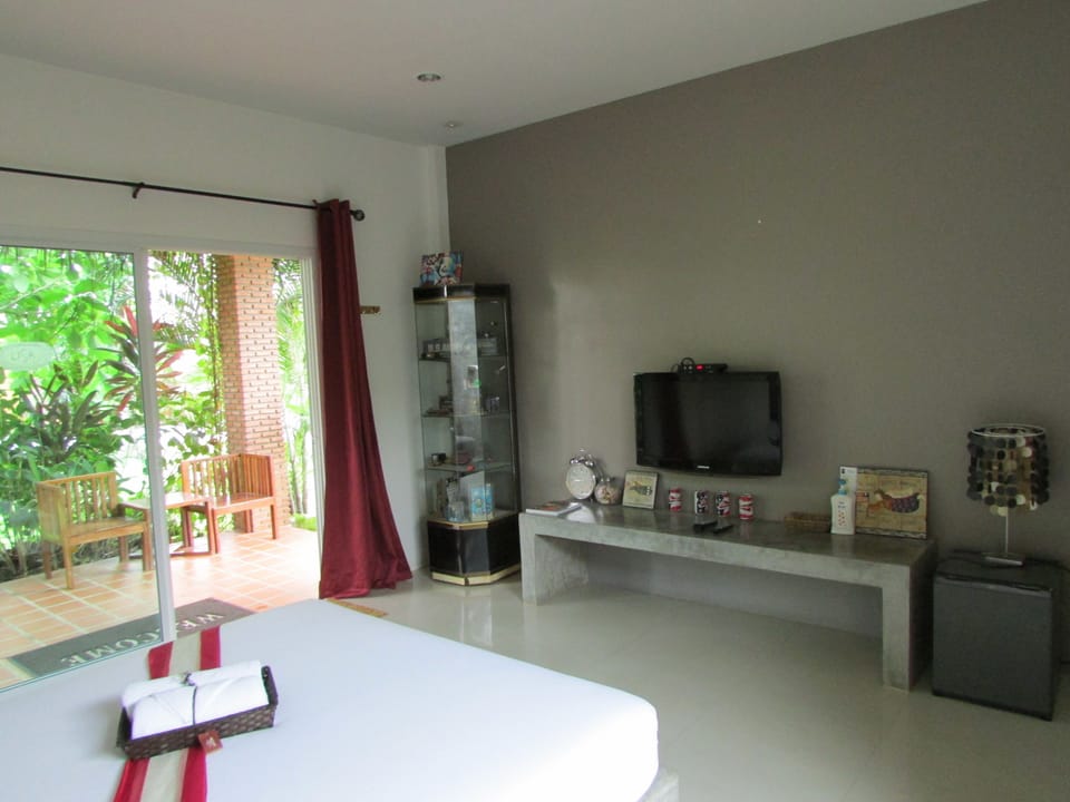 Deluxe Villa with Breakfast | Desk, free WiFi