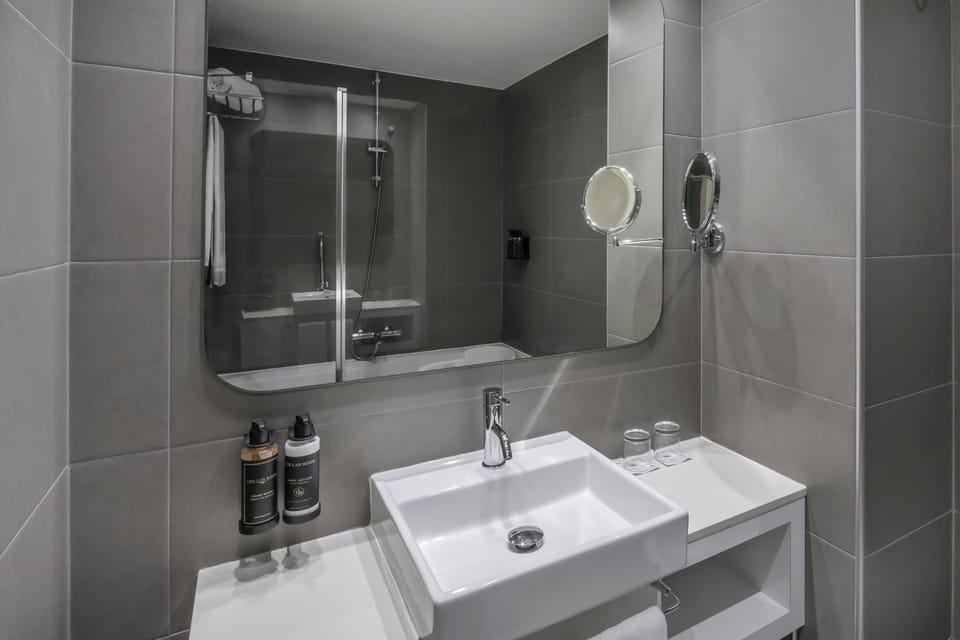 Combined shower/tub, eco-friendly toiletries, hair dryer (on request)
